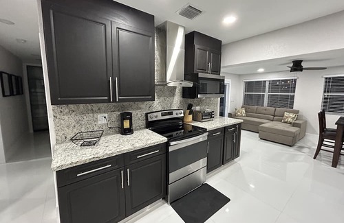 Hialeah Casa | City Chic - Design to cater the most particular guests.