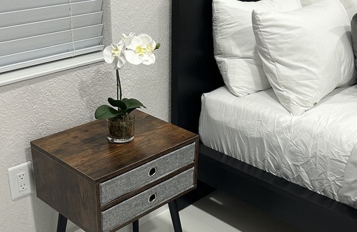 Hialeah Casa | City Chic - Design to cater the most particular guests.