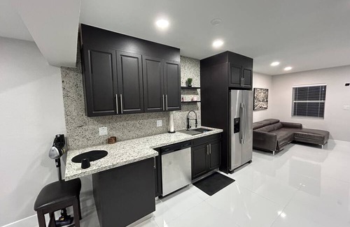 Hialeah Casa | City Chic - Design to cater the most particular guests.