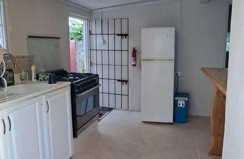Durants Cabaña | Cozy English style cottage, The beach 4mins drive away and relax in Barbados