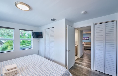 Parkside Apartamento | Relaxation in Hollywood beach getaway, with KING BED!