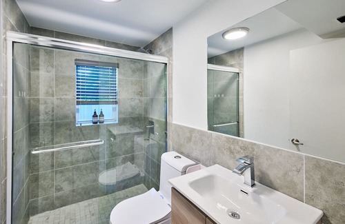 Parkside Apartamento | Relaxation in Hollywood beach getaway, with KING BED!