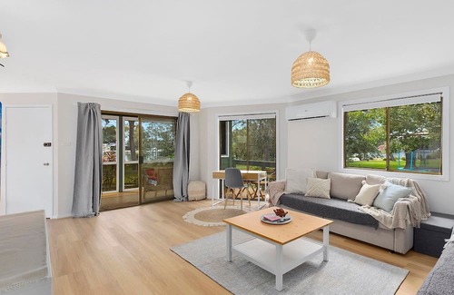 Dora Creek Casa | Dawn To Dusk River Retreat