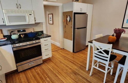 West End Condominio | Charming Condo in the Heart of it All!