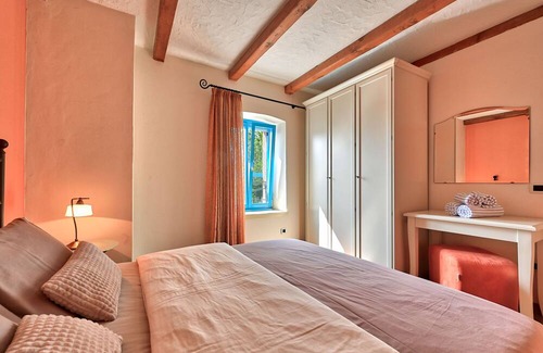Susnjici Villa | Rustic Villa Simone with pool for 8 persons is located 8 km from Porec