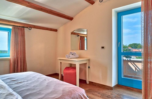Susnjici Villa | Rustic Villa Simone with pool for 8 persons is located 8 km from Porec