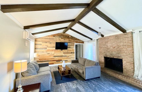 Brent Casa | Camp White Oak House
