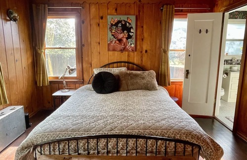 Penngrove Cabina | Willow Farm Cabin & Farm Retreat - Beautiful 100 year old cabin on farm.
