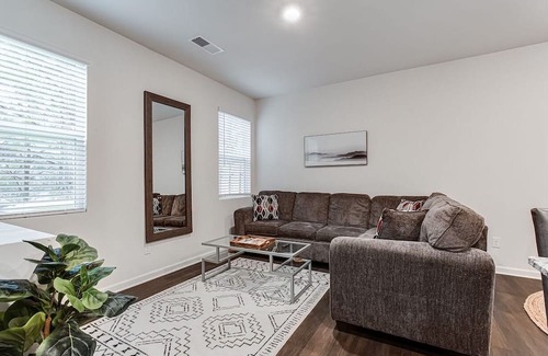 Union City Casa | Perfect Home Away from Home in quiet ATL neighborhood - Close to ATL Airport