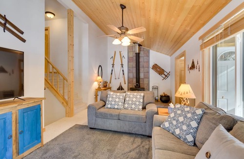Angel Fire Cabina | Cozy Angel Fire Cabin w/ Wood-Burning Stove!