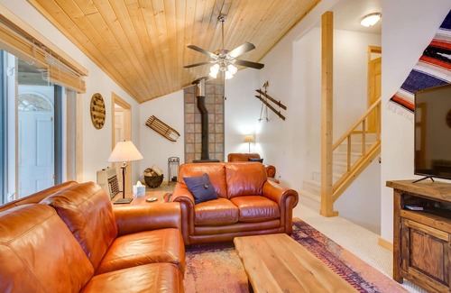 Angel Fire Cabina | Charming Cabin w/ Decks: 5 Mi to Angel Fire Resort