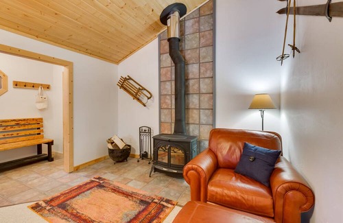 Angel Fire Cabina | Charming Cabin w/ Decks: 5 Mi to Angel Fire Resort
