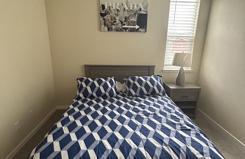Hood Casa | Cheerful 3BR home in a nice quiet family community