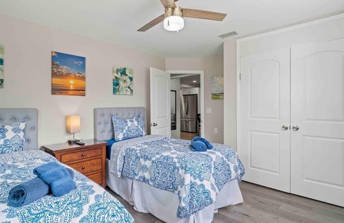 Englewood Casa | Paradise Retreat for 20!