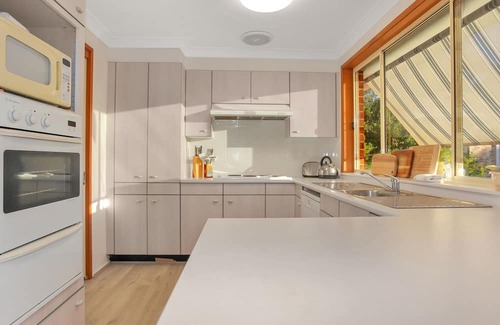 Winda Woopa Casa | Peaceful Dwelling: Hawks Nest Beach House - Your Ideal Family Retreat Just Steps from Jimmy's Beach!
