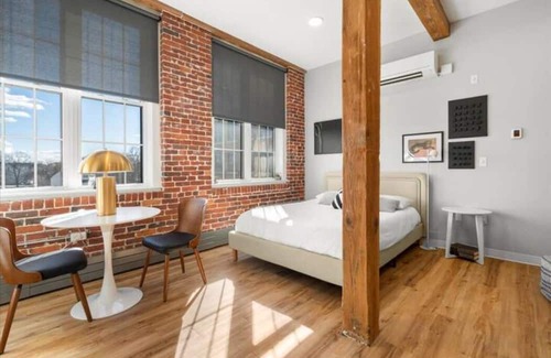 Manchester Apartamento | Artist's Retreat in Manchester, NH!