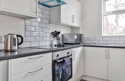 Rotherham Casa | 3BR Contractor House Great Location Psalters Lane