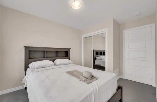 Breslau Casa | 3 Bed Town near Kitchener/Waterloo