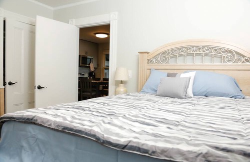 Lynn Apartamento | Cozy Luxurious Lynn Apartment, nearby historic Salem, MA, Boston, MA & more!