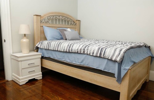 Lynn Apartamento | Cozy Luxurious Lynn Apartment, nearby historic Salem, MA, Boston, MA & more!
