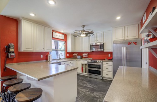 Santiago Casa | Be in the heart of Scottsdale and enjoy a relaxing pool, game room, and hot tub!