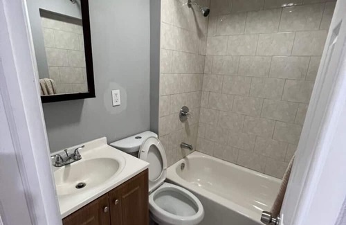 Roselle Apartamento | Near Schools! 4 Bedrooms and 2 Baths Apartment with Washer and Dryer