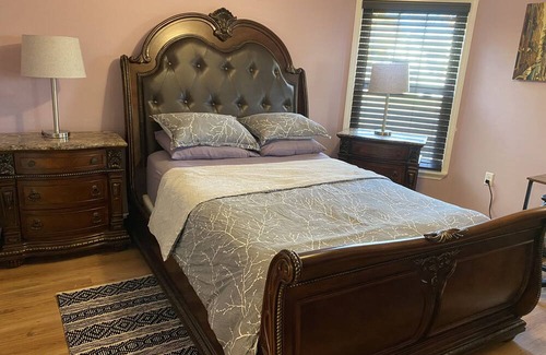 Elmira Apartamento | Davis Two Bedroom Apartment