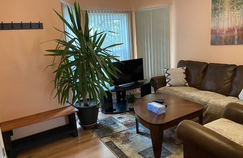 Elmira Apartamento | Davis Two Bedroom Apartment