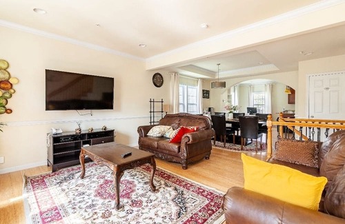 Fairmount Heights Casa | Luxurious & Cozy Room in Washington DC. Nice and quiet.
