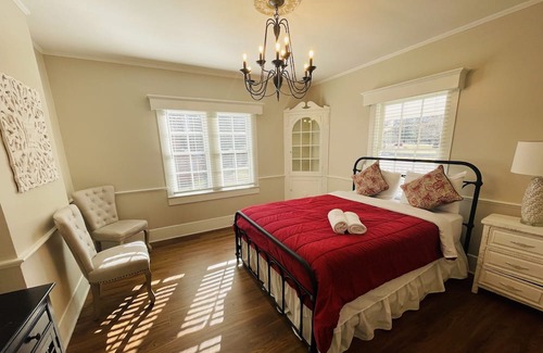 Clemmons Casa | Escape to serenity at our distinctive retreat, nestled behind the Excelsior at the Manor House