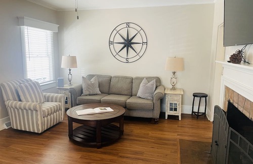 Clemmons Casa | Escape to serenity at our distinctive retreat, nestled behind the Excelsior at the Manor House