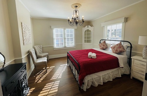 Clemmons Casa | Escape to serenity at our distinctive retreat, nestled behind the Excelsior at the Manor House