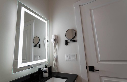 Bellaire Apartamento | 2BR 2BA Resort Walk to Short's
