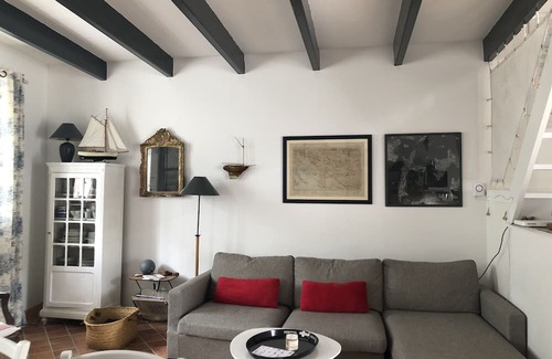 Ile-aux-Moines Casa | Holiday Home "Maison de Pêcheur" with Private Terrace & Wi-Fi