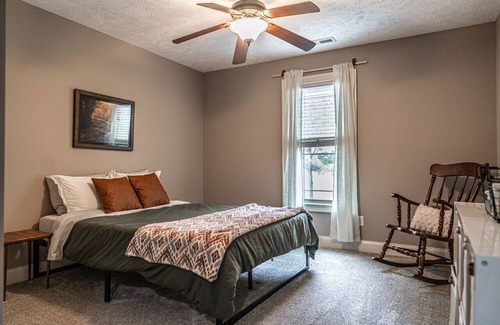 Whispering Pines Casa | Sleeps 8! in Carthage