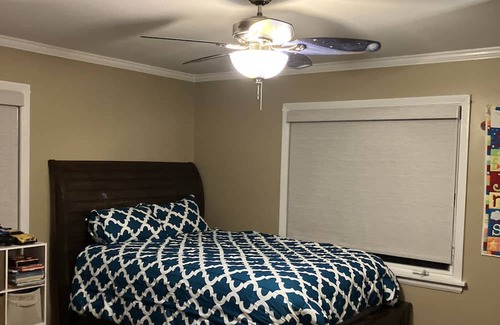 Alki Villa | Retreat on Alki Beach Near major airports/ minutes to lumen Park and T-Mobile