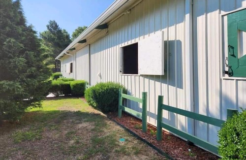 Alfred Otro | VERY SPECIAL ANTIQUE FARMHOUSE AND MODERN HORSE BARN IN SOUTHERN MAINE