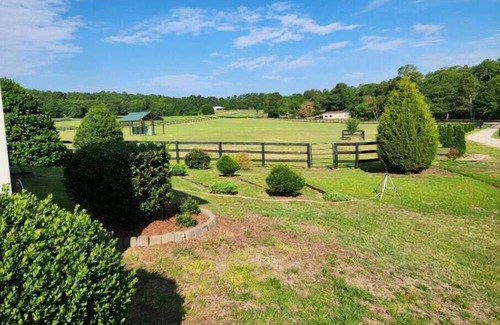 Alfred Otro | VERY SPECIAL ANTIQUE FARMHOUSE AND MODERN HORSE BARN IN SOUTHERN MAINE