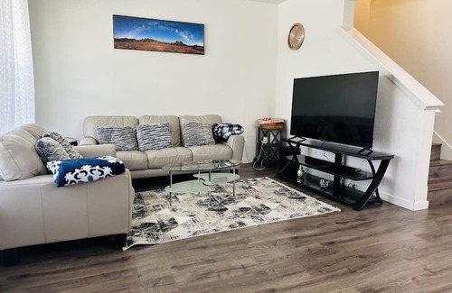 Northfield Casa | Modern/Cozy 2-bedroom Townhouse in Prime Location North Field Stapleton