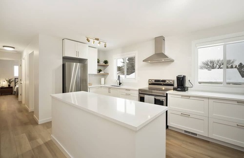 Sherwood Park Casa | *Freshly Updated - Centrally located 4BR Home!*