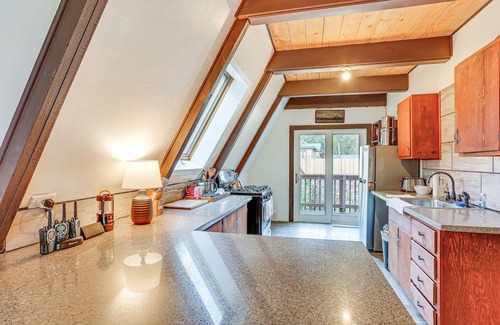 Trinity Village Cabina | Secluded Village Gem w/ Deck, Trinity River Access