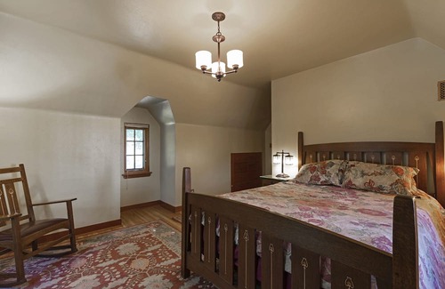 University District Casa | Stunning Craftsman-era house in the tree-line University District near downtown