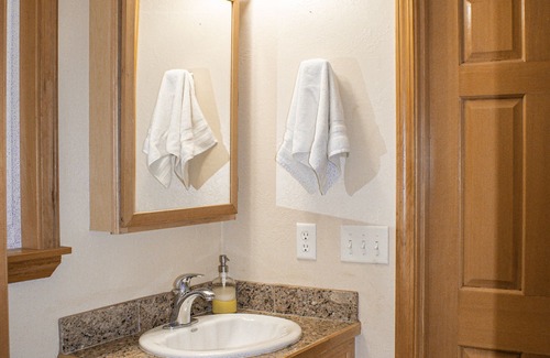Port Angeles Cabina | 3-bedroom cabin lakefront in Port Angeles