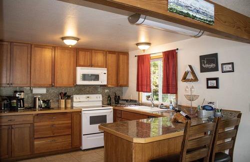 Port Angeles Cabina | 3-bedroom cabin lakefront in Port Angeles