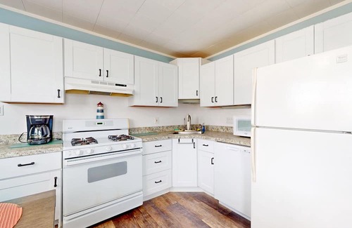 Brigantine Cabaña | Excellent location!! Beach House 2 Blocks from the beach! Pet Friendly🐶