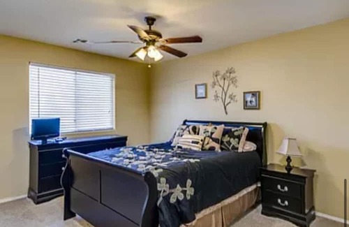 Surprise Farms Casa | Spacious Spring Training Home with 6 bedrooms, game room, pool and putting green