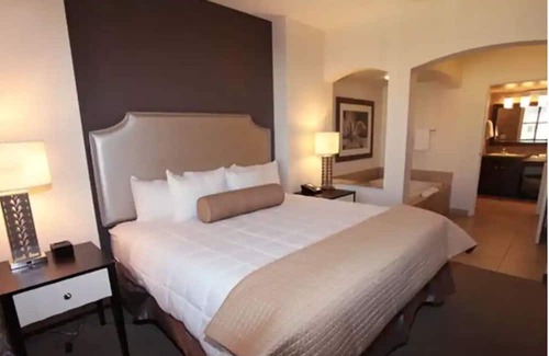 Enterprise Complejo | Lovely 1 Bedroom Unit in Vegas