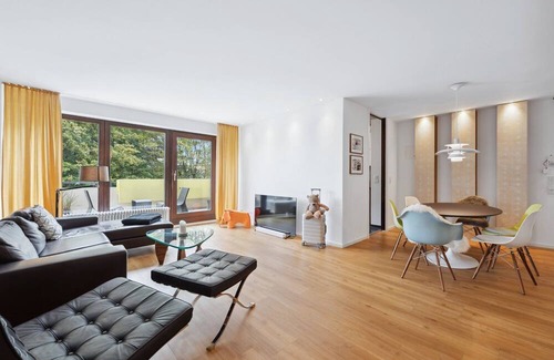 Boeblingen Apartamento | Artistic 2BR Apartment "TULIP" I Netflix I Parking I Home office I Balcony