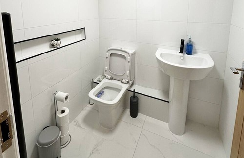 Wolverhampton Apartamento | Luxurious and private. Daily,weekly, monthly and long term bookings accepted.