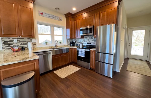 Rileyville Casa | New -Shenandoah-HotTub-PetFriendly-Secluded-Sleep 12